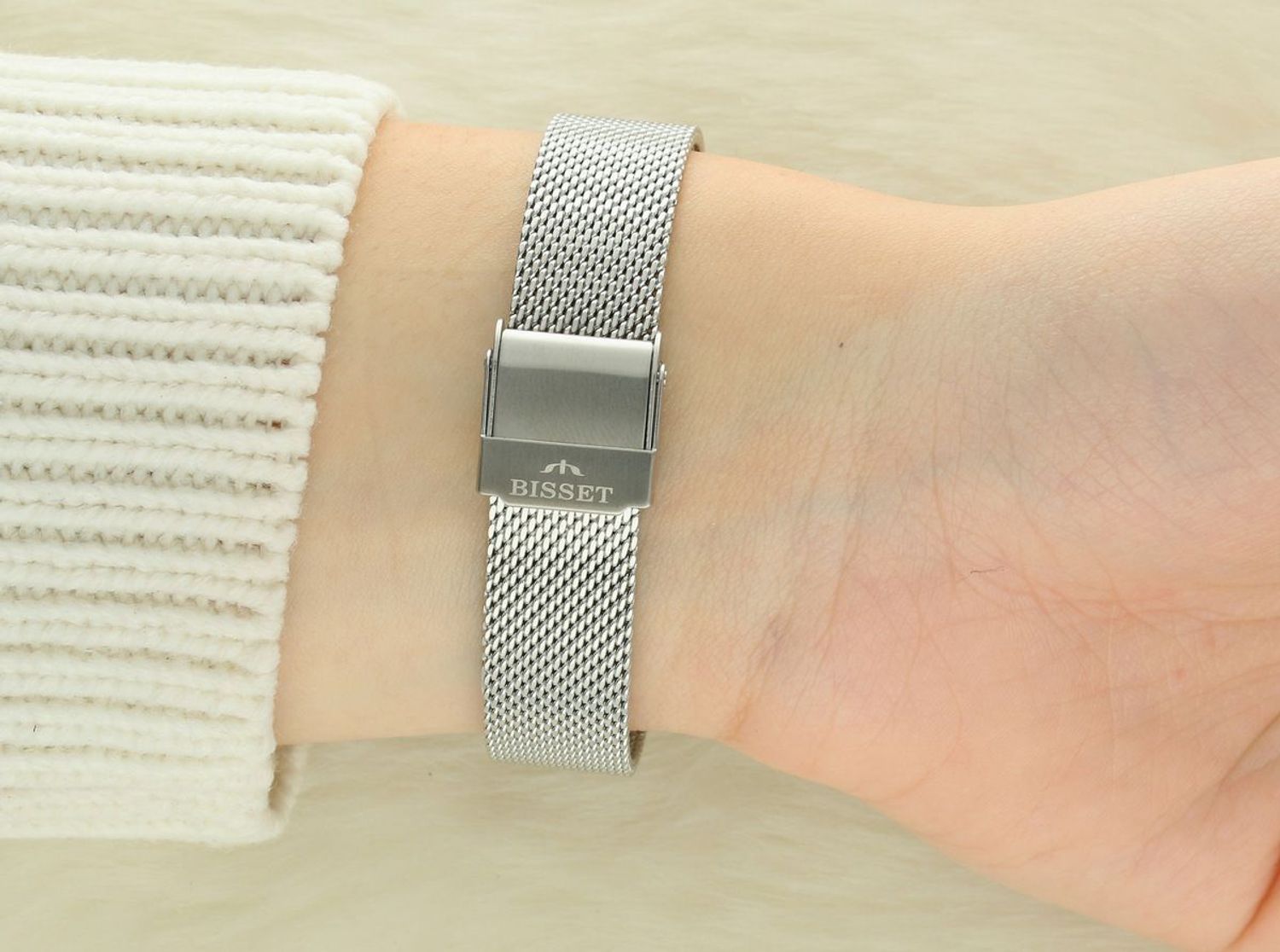 Bisset BIS116 BSBF32 – elegancki szwajcarski zegarek klasyczny z białą tarczą, szafirowym szkłem i srebrną bransoletą. Idealny do codziennego noszenia.1.jpg